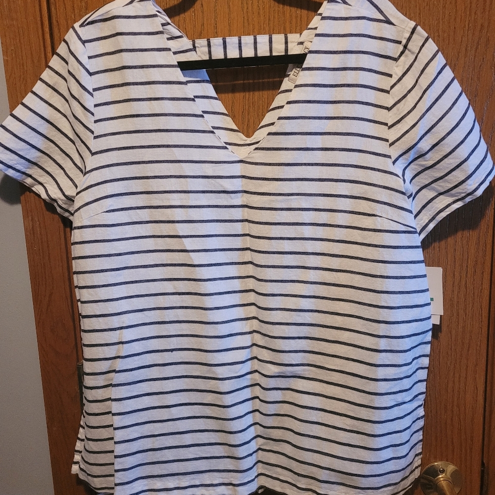 Ellen Tracy - Linen short sleeve pullover blouse.